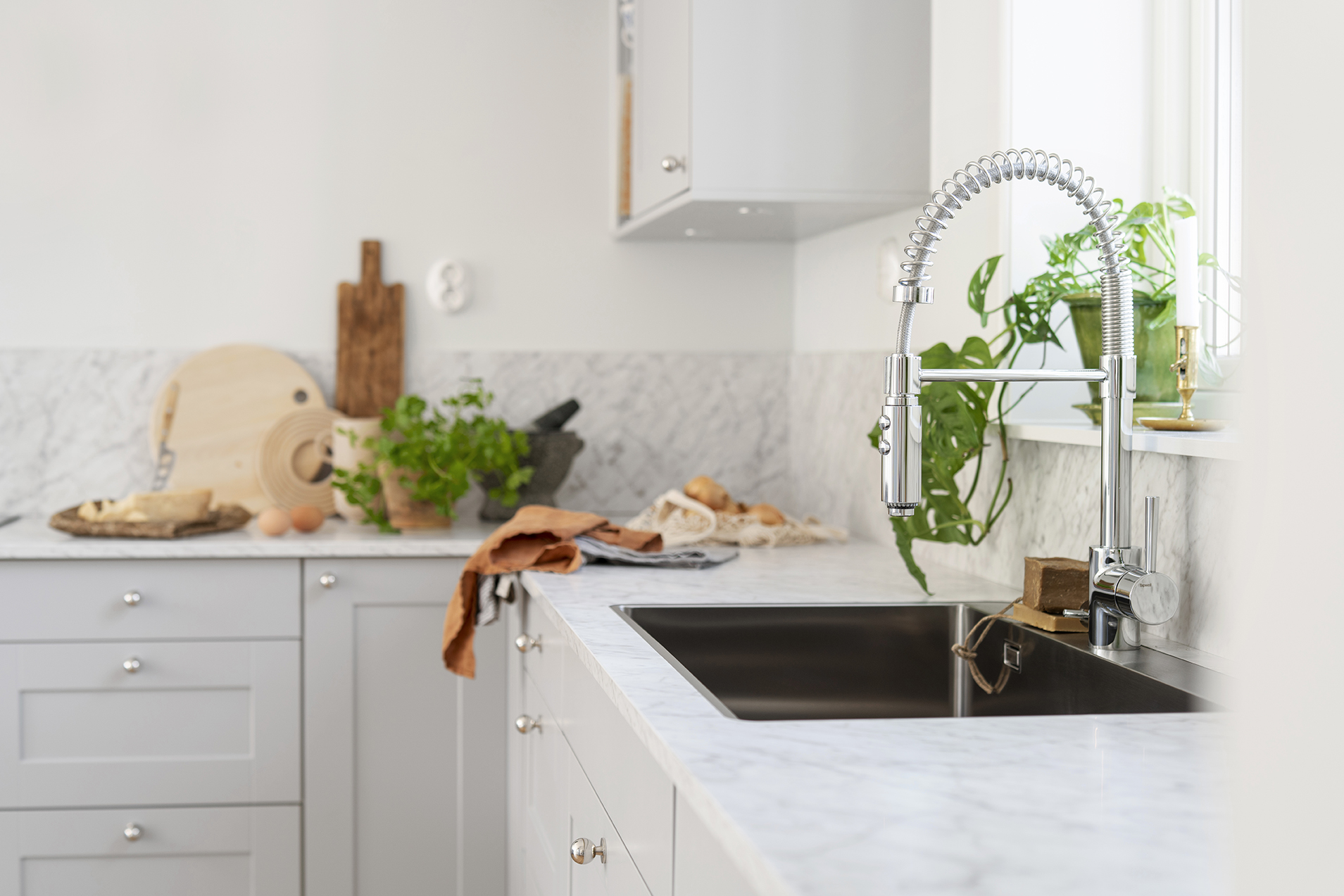 Laminat 6696F-NDF Carrara Bianco (4)